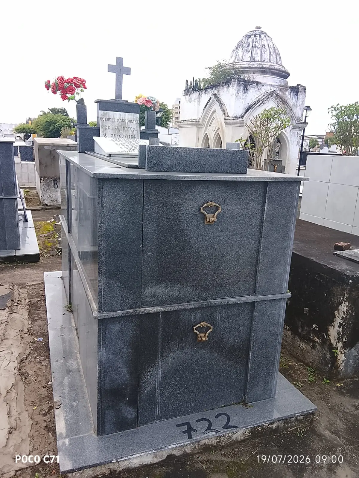 Mausoléu em granito cinza Mauá